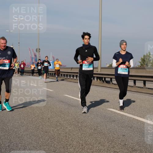 03.10.2025 - Köhlbrandbrückenlauf Fabian Wolf http://msf.ph/oto/9066540 03.10.2025 10:09:30 Position 3 1908, 2264, 2263 meine-sportfotos.de