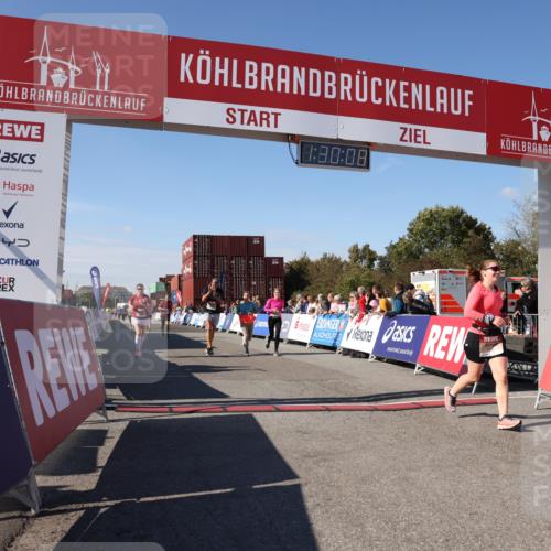 03.10.2025 - Köhlbrandbrückenlauf Lena Gebhardt http://msf.ph/oto/9066544 03.10.2025 13:30:09 Ziel 4459, 5038, 5079, 5151, 5153, 5161, 5369, 5398 meine-sportfotos.de