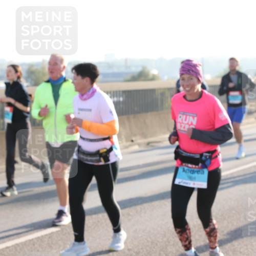 03.10.2025 - Köhlbrandbrückenlauf Lena Gebhardt http://msf.ph/oto/9066574 03.10.2025 09:23:12 Position 1  meine-sportfotos.de