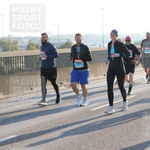 03.10.2025 - Köhlbrandbrückenlauf Lena Gebhardt http://msf.ph/oto/9066608 03.10.2025 09:23:13 Position 1 1561 meine-sportfotos.de