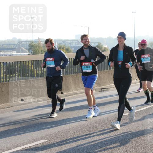 03.10.2025 - Köhlbrandbrückenlauf Lena Gebhardt http://msf.ph/oto/9066620 03.10.2025 09:23:14 Position 1 1562, 1561, 2094 meine-sportfotos.de