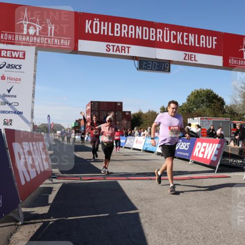 03.10.2025 - Köhlbrandbrückenlauf Lena Gebhardt http://msf.ph/oto/9066642 03.10.2025 13:30:20 Ziel 4823, 4927, 5017, 5038, 5060, 5079, 5151, 5153, 5157, 5161, 5174, 5233, 6078, 6219 meine-sportfotos.de