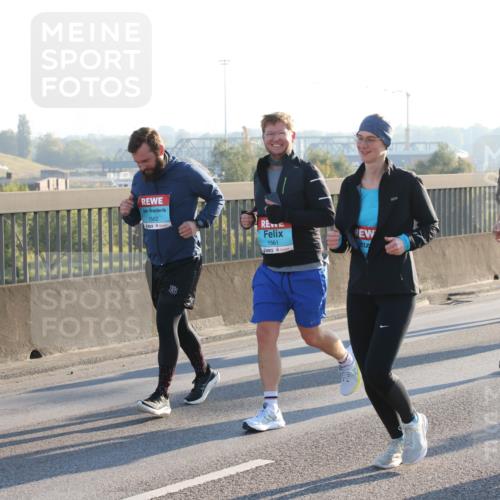 03.10.2025 - Köhlbrandbrückenlauf Lena Gebhardt http://msf.ph/oto/9066644 03.10.2025 09:23:14 Position 1 1561, 1562 meine-sportfotos.de