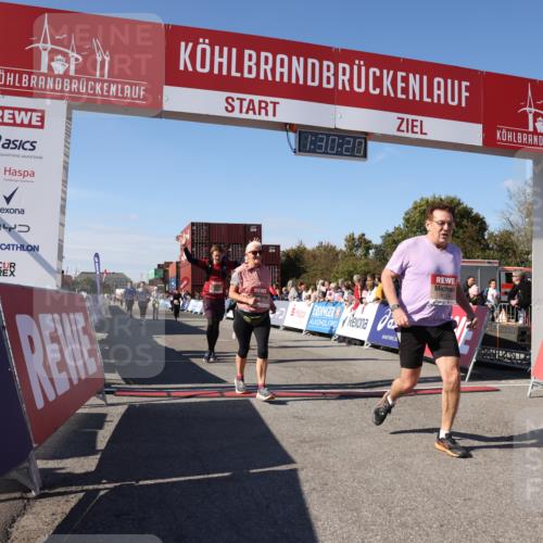 03.10.2025 - Köhlbrandbrückenlauf Lena Gebhardt http://msf.ph/oto/9066647 03.10.2025 13:30:20 Ziel 4823, 4927, 5017, 5038, 5060, 5079, 5151, 5153, 5157, 5161, 5174, 5233, 6078, 6219 meine-sportfotos.de