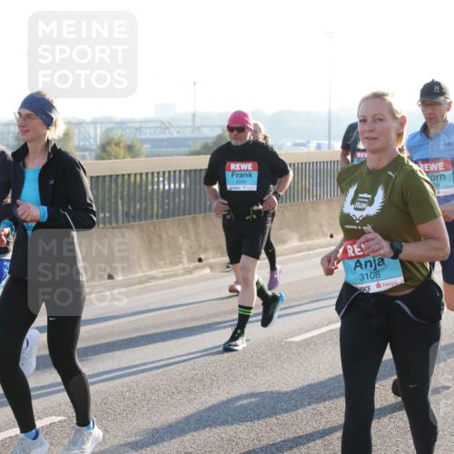 03.10.2025 - Köhlbrandbrückenlauf Lena Gebhardt http://msf.ph/oto/9066667 03.10.2025 09:23:15 Position 1 1561, 2094, 3108, 24 meine-sportfotos.de