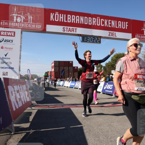 03.10.2025 - Köhlbrandbrückenlauf Lena Gebhardt http://msf.ph/oto/9066680 03.10.2025 13:30:22 Ziel 4823, 4927, 5017, 5060, 5079, 5157, 5174, 5233, 6078, 6219 meine-sportfotos.de