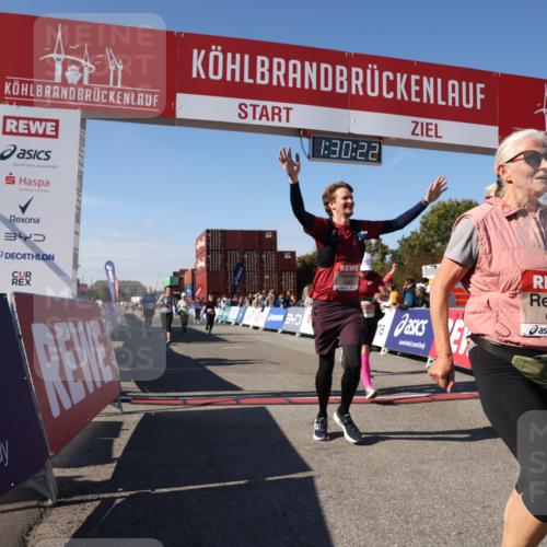 03.10.2025 - Köhlbrandbrückenlauf Lena Gebhardt http://msf.ph/oto/9066685 03.10.2025 13:30:22 Ziel 4823, 4927, 5017, 5060, 5079, 5157, 5174, 5233, 6078, 6219 meine-sportfotos.de