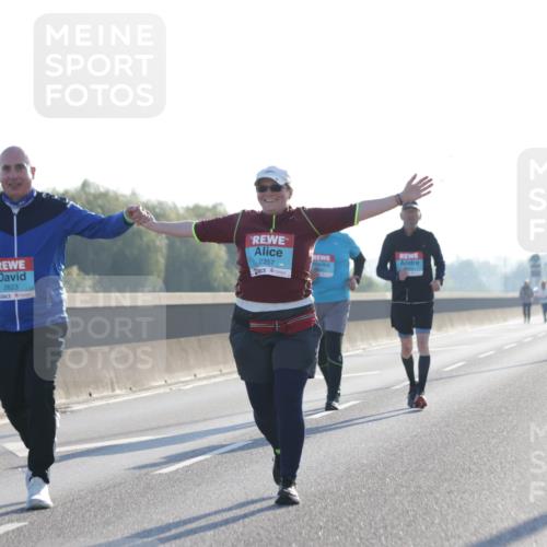 03.10.2025 - Köhlbrandbrückenlauf Jannik Wohlers http://msf.ph/oto/9066690 03.10.2025 09:27:55 Position 3 2623, 2357 meine-sportfotos.de