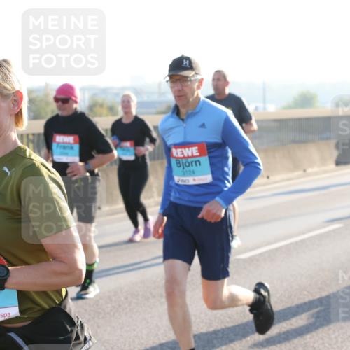 03.10.2025 - Köhlbrandbrückenlauf Lena Gebhardt http://msf.ph/oto/9066692 03.10.2025 09:23:16 Position 1 3108, 3124 meine-sportfotos.de