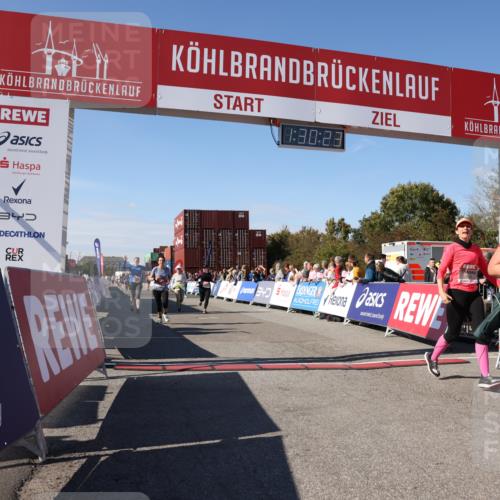 03.10.2025 - Köhlbrandbrückenlauf Lena Gebhardt http://msf.ph/oto/9066696 03.10.2025 13:30:23 Ziel 4823, 4927, 5017, 5060, 5079, 5157, 5174, 5233, 6078, 6219 meine-sportfotos.de