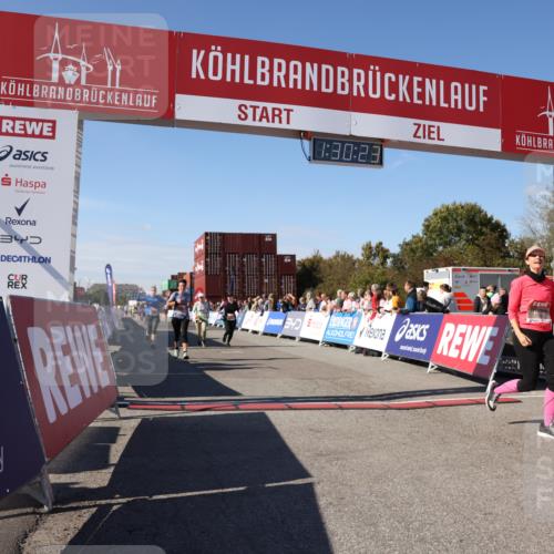 03.10.2025 - Köhlbrandbrückenlauf Lena Gebhardt http://msf.ph/oto/9066703 03.10.2025 13:30:23 Ziel 4823, 4927, 5017, 5060, 5079, 5157, 5174, 5233, 6078, 6219 meine-sportfotos.de