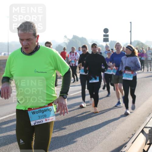 03.10.2025 - Köhlbrandbrückenlauf Lena Gebhardt http://msf.ph/oto/9066743 03.10.2025 09:23:19 Position 1 6, 3109 meine-sportfotos.de