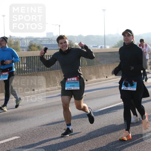 03.10.2025 - Köhlbrandbrückenlauf Lena Gebhardt http://msf.ph/oto/9066765 03.10.2025 09:23:21 Position 1 3162, 3535 meine-sportfotos.de
