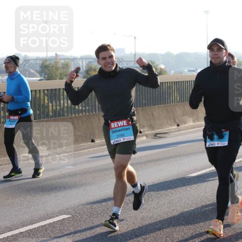 03.10.2025 - Köhlbrandbrückenlauf Lena Gebhardt http://msf.ph/oto/9066783 03.10.2025 09:23:21 Position 1 3162, 8537, 39 meine-sportfotos.de