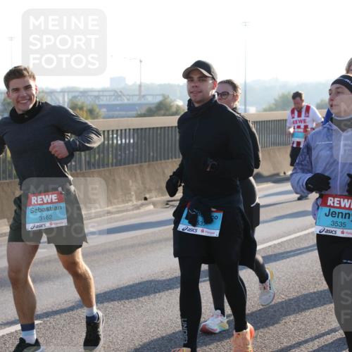 03.10.2025 - Köhlbrandbrückenlauf Lena Gebhardt http://msf.ph/oto/9066798 03.10.2025 09:23:21 Position 1 3162, 3535, 3726 meine-sportfotos.de