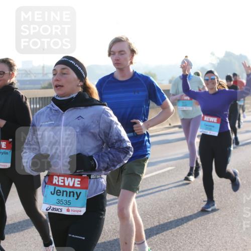 03.10.2025 - Köhlbrandbrückenlauf Lena Gebhardt http://msf.ph/oto/9066819 03.10.2025 09:23:22 Position 1 537, 538, 3535, 3726 meine-sportfotos.de