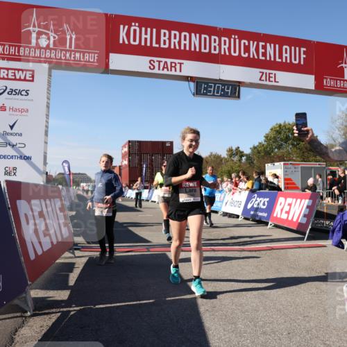 03.10.2025 - Köhlbrandbrückenlauf Lena Gebhardt http://msf.ph/oto/9066820 03.10.2025 13:30:42 Ziel 4355, 4840, 4841, 4937, 5289, 5391, 6170, 6223, 6347 meine-sportfotos.de
