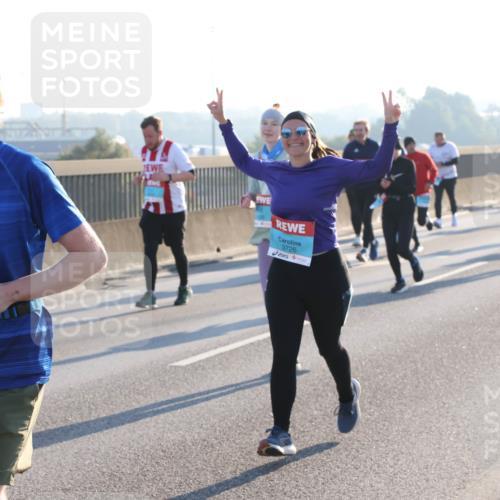 03.10.2025 - Köhlbrandbrückenlauf Lena Gebhardt http://msf.ph/oto/9066831 03.10.2025 09:23:22 Position 1 3726 meine-sportfotos.de