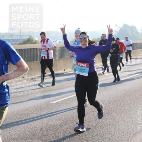 03.10.2025 - Köhlbrandbrückenlauf Lena Gebhardt http://msf.ph/oto/9066836 03.10.2025 09:23:22 Position 1 3726 meine-sportfotos.de