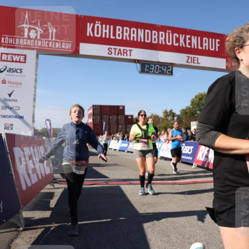 03.10.2025 - Köhlbrandbrückenlauf Lena Gebhardt http://msf.ph/oto/9066839 03.10.2025 13:30:42 Ziel 4355, 4840, 4841, 4937, 5289, 5391, 6170, 6223, 6347 meine-sportfotos.de
