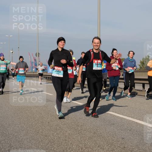 03.10.2025 - Köhlbrandbrückenlauf Fabian Wolf http://msf.ph/oto/9066842 03.10.2025 10:09:47 Position 3 3383, 384 meine-sportfotos.de