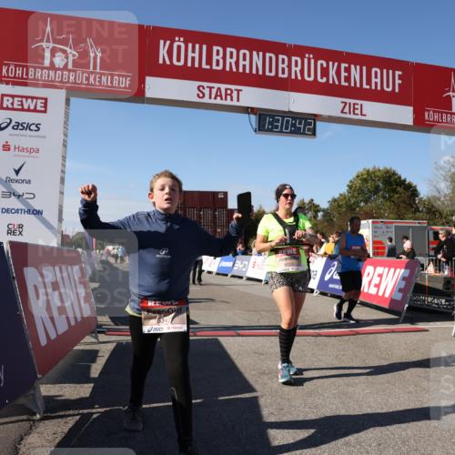 03.10.2025 - Köhlbrandbrückenlauf Lena Gebhardt http://msf.ph/oto/9066844 03.10.2025 13:30:43 Ziel 4355, 4840, 4841, 4937, 5289, 5391, 6170, 6223, 6347 meine-sportfotos.de