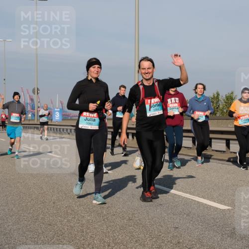03.10.2025 - Köhlbrandbrückenlauf Fabian Wolf http://msf.ph/oto/9066849 03.10.2025 10:09:47 Position 3 3383, 3384 meine-sportfotos.de