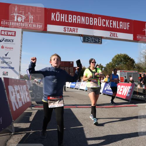 03.10.2025 - Köhlbrandbrückenlauf Lena Gebhardt http://msf.ph/oto/9066850 03.10.2025 13:30:43 Ziel 4355, 4840, 4841, 4937, 5289, 5391, 6170, 6223, 6347 meine-sportfotos.de