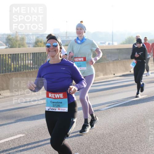 03.10.2025 - Köhlbrandbrückenlauf Lena Gebhardt http://msf.ph/oto/9066855 03.10.2025 09:23:23 Position 1 3726, 3803 meine-sportfotos.de