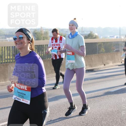 03.10.2025 - Köhlbrandbrückenlauf Lena Gebhardt http://msf.ph/oto/9066869 03.10.2025 09:23:24 Position 1 3726, 3803 meine-sportfotos.de