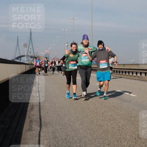 03.10.2025 - Köhlbrandbrückenlauf Fabian Wolf http://msf.ph/oto/9066899 03.10.2025 10:09:50 Position 3 53, 2864, 2863, 2492 meine-sportfotos.de
