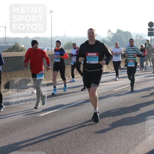 03.10.2025 - Köhlbrandbrückenlauf Lena Gebhardt http://msf.ph/oto/9066905 03.10.2025 09:23:26 Position 1 1712, 3473, 1348 meine-sportfotos.de