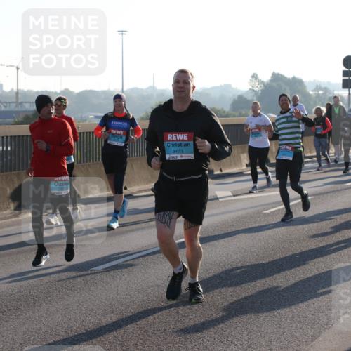 03.10.2025 - Köhlbrandbrückenlauf Lena Gebhardt http://msf.ph/oto/9066915 03.10.2025 09:23:26 Position 1 1712, 1891, 3473 meine-sportfotos.de