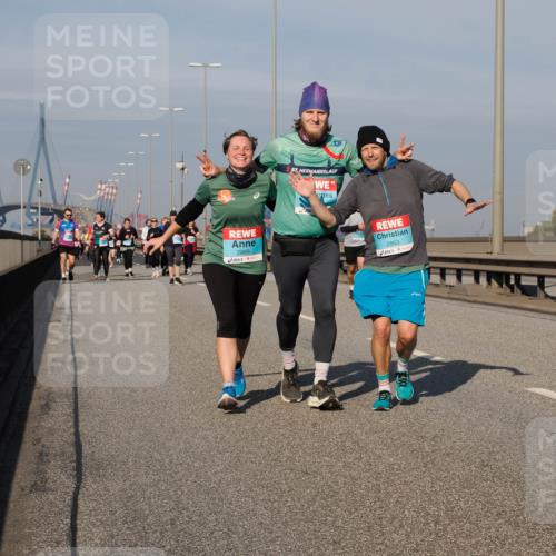 03.10.2025 - Köhlbrandbrückenlauf Fabian Wolf http://msf.ph/oto/9066930 03.10.2025 10:09:51 Position 3 2865, 5, 2863 meine-sportfotos.de