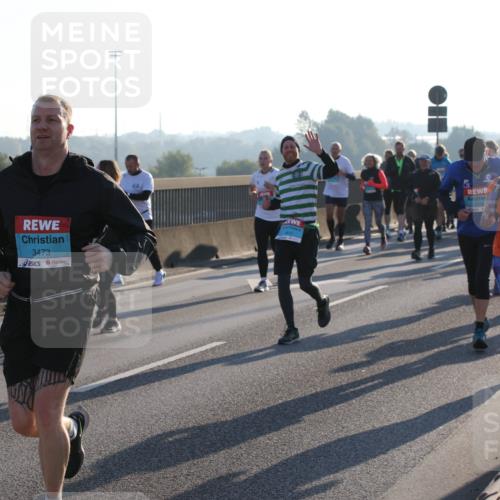 03.10.2025 - Köhlbrandbrückenlauf Lena Gebhardt http://msf.ph/oto/9066931 03.10.2025 09:23:27 Position 1 1891, 3473, 1348 meine-sportfotos.de
