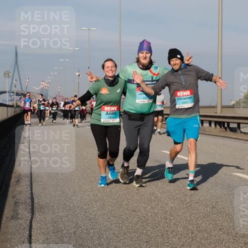 03.10.2025 - Köhlbrandbrückenlauf Fabian Wolf http://msf.ph/oto/9066936 03.10.2025 10:09:51 Position 3 2865, 2864, 2863 meine-sportfotos.de