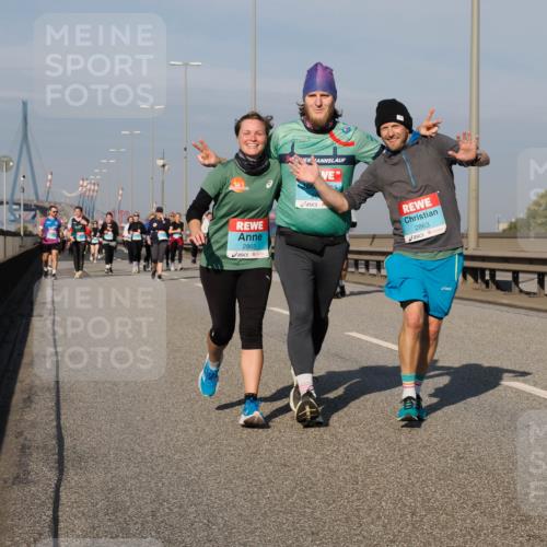 03.10.2025 - Köhlbrandbrückenlauf Fabian Wolf http://msf.ph/oto/9066941 03.10.2025 10:09:51 Position 3 2865, 2863 meine-sportfotos.de