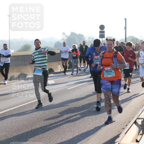 03.10.2025 - Köhlbrandbrückenlauf Lena Gebhardt http://msf.ph/oto/9066942 03.10.2025 09:23:27 Position 1 3617, 350, 1348 meine-sportfotos.de