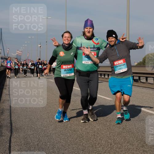 03.10.2025 - Köhlbrandbrückenlauf Fabian Wolf http://msf.ph/oto/9066948 03.10.2025 10:09:51 Position 3 2865, 2864, 2863 meine-sportfotos.de