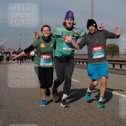03.10.2025 - Köhlbrandbrückenlauf Fabian Wolf http://msf.ph/oto/9066953 03.10.2025 10:09:52 Position 3 2865, 5, 2864, 2863 meine-sportfotos.de