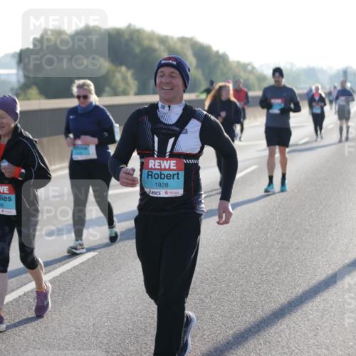 03.10.2025 - Köhlbrandbrückenlauf Jannik Wohlers http://msf.ph/oto/9066959 03.10.2025 09:28:50 Position 3 2236, 1928 meine-sportfotos.de