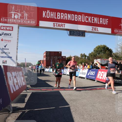 03.10.2025 - Köhlbrandbrückenlauf Lena Gebhardt http://msf.ph/oto/9066964 03.10.2025 13:30:52 Ziel 4715, 4734, 4840, 4841, 4937, 5005, 5142, 5391, 5402, 5938, 6537 meine-sportfotos.de