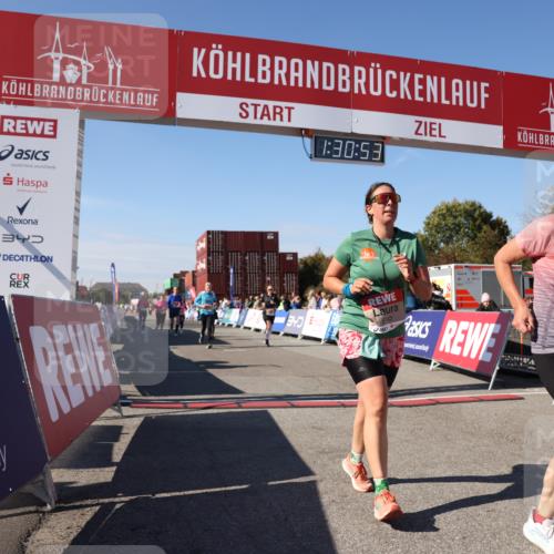03.10.2025 - Köhlbrandbrückenlauf Lena Gebhardt http://msf.ph/oto/9067003 03.10.2025 13:30:54 Ziel 4715, 4734, 4937, 5005, 5142, 5185, 5206, 5349, 5391, 5402, 5938, 6537 meine-sportfotos.de