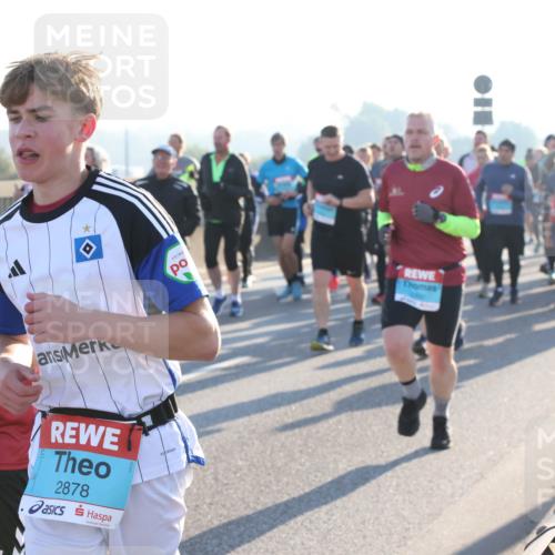 03.10.2025 - Köhlbrandbrückenlauf Lena Gebhardt http://msf.ph/oto/9067008 03.10.2025 09:23:31 Position 1 3727, 2878 meine-sportfotos.de