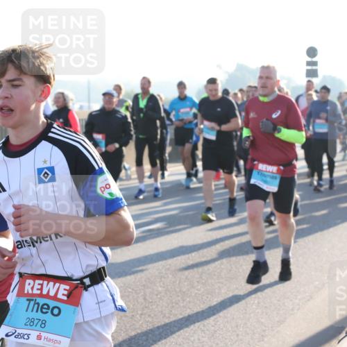 03.10.2025 - Köhlbrandbrückenlauf Lena Gebhardt http://msf.ph/oto/9067011 03.10.2025 09:23:32 Position 1 3727, 2878 meine-sportfotos.de