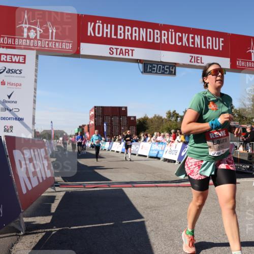 03.10.2025 - Köhlbrandbrückenlauf Lena Gebhardt http://msf.ph/oto/9067020 03.10.2025 13:30:54 Ziel 4715, 4734, 4937, 5005, 5142, 5185, 5206, 5349, 5391, 5402, 5938, 6537 meine-sportfotos.de