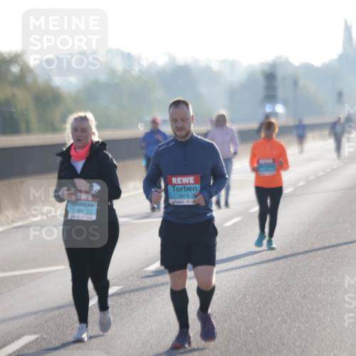 03.10.2025 - Köhlbrandbrückenlauf Jannik Wohlers http://msf.ph/oto/9067024 03.10.2025 09:28:56 Position 3 3477, 3474 meine-sportfotos.de