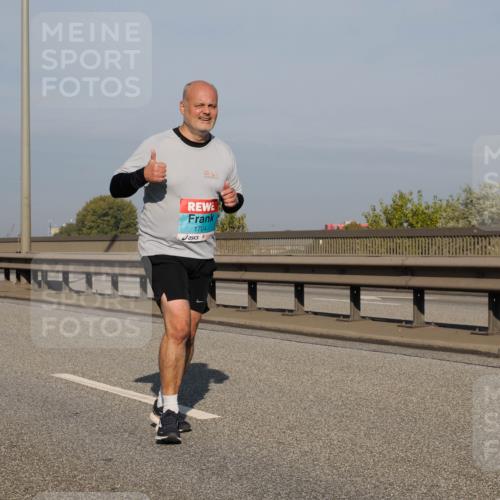 03.10.2025 - Köhlbrandbrückenlauf Fabian Wolf http://msf.ph/oto/9067030 03.10.2025 10:09:58 Position 3 1704 meine-sportfotos.de