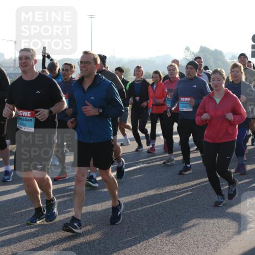 03.10.2025 - Köhlbrandbrückenlauf Lena Gebhardt http://msf.ph/oto/9067058 03.10.2025 09:23:34 Position 1 1310, 1147, 2140 meine-sportfotos.de