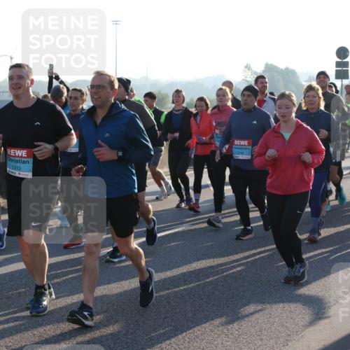 03.10.2025 - Köhlbrandbrückenlauf Lena Gebhardt http://msf.ph/oto/9067062 03.10.2025 09:23:34 Position 1 1310, 1147, 2140 meine-sportfotos.de
